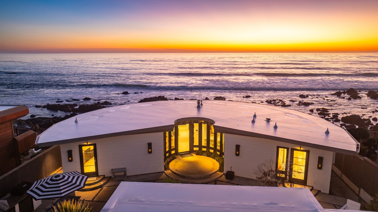 A Curvaceous Midcentury Masterpiece: Oceanfront Estate in Cambria Listed for $4.35 Million
