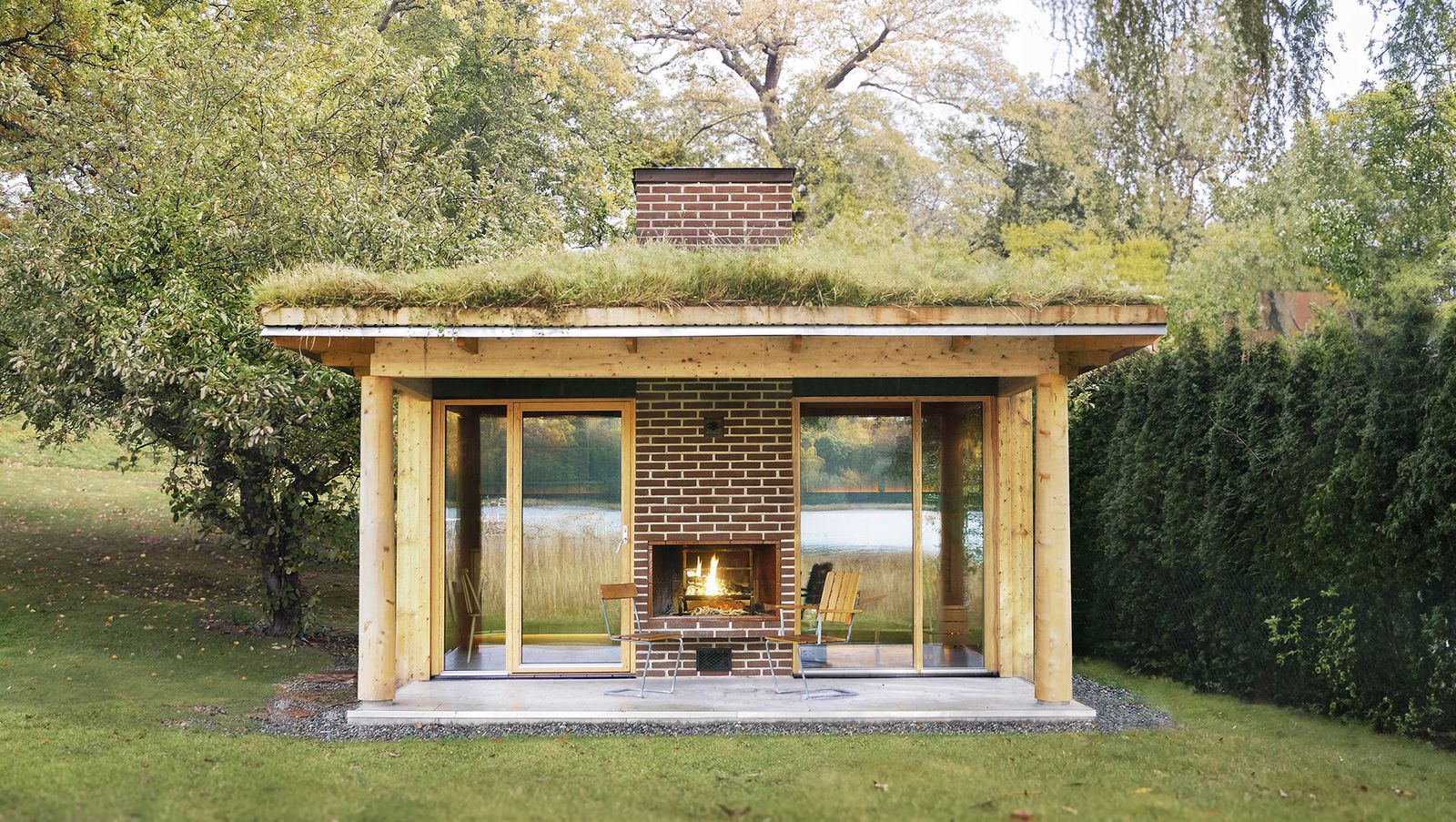 A House Around a Chimney: A Masterpiece of Minimalist Design and Functional Integration in the Stockholm Archipelago