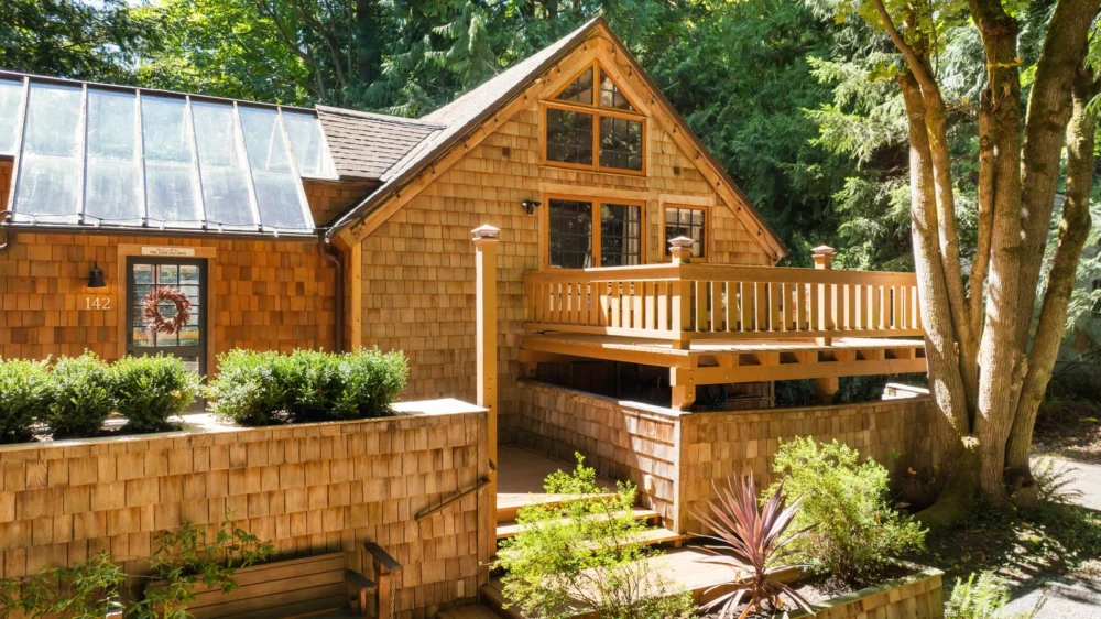 A Roger Larson-Designed Northwest Lodge in Port Ludlow Offers a Seamless Blend of Luxury and Nature for $625,000