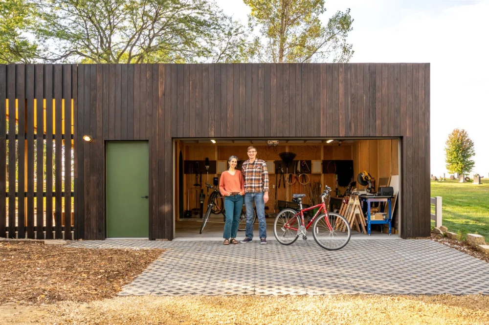 Couple Finds Sustainable, Art-Driven Life in Rural Illinois, Highlighting Broader Migration Trends