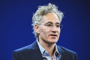 Palantir Grapples with Internal Dissent Over ICE Contracts Amidst Demands for Transparency