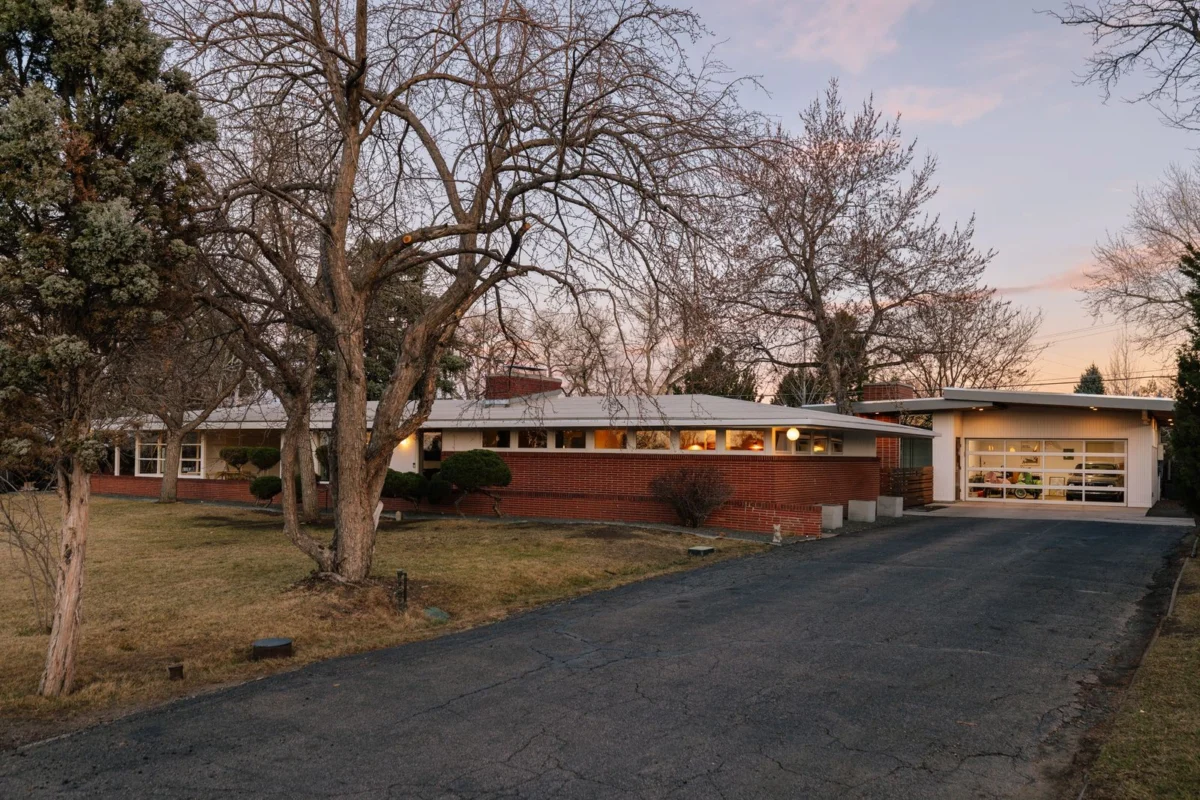 A Revitalized Midcentury Masterpiece in Wheat Ridge, Colorado, Commands $1.1 Million with Panoramic Mountain Views.