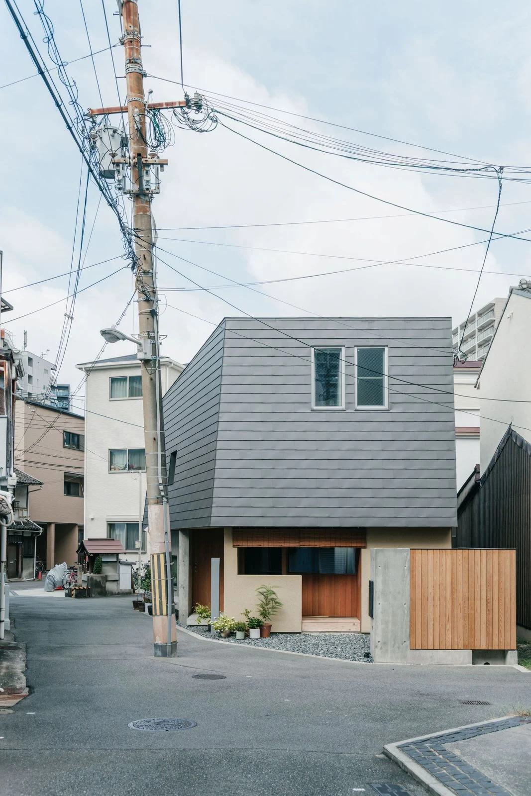 The Jonoya Private Residence in Osaka Redefines Urban Living with a Philosophy of Gradual Integration and Community Engagement