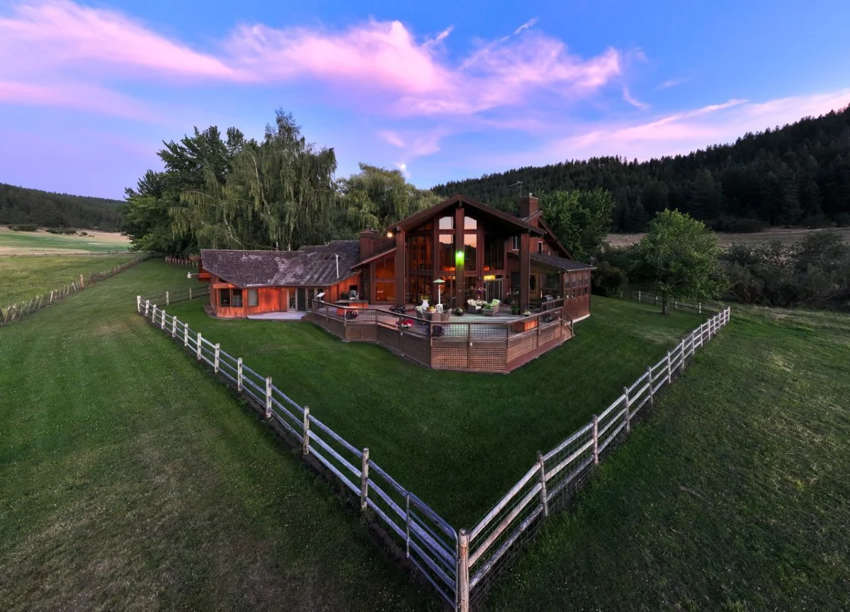 The Knott’s Berry Farm Family’s Oregon Ranch Is on the Market for $4.5M, Offering a Blend of Agricultural Heritage and Modern Sustainable Living.