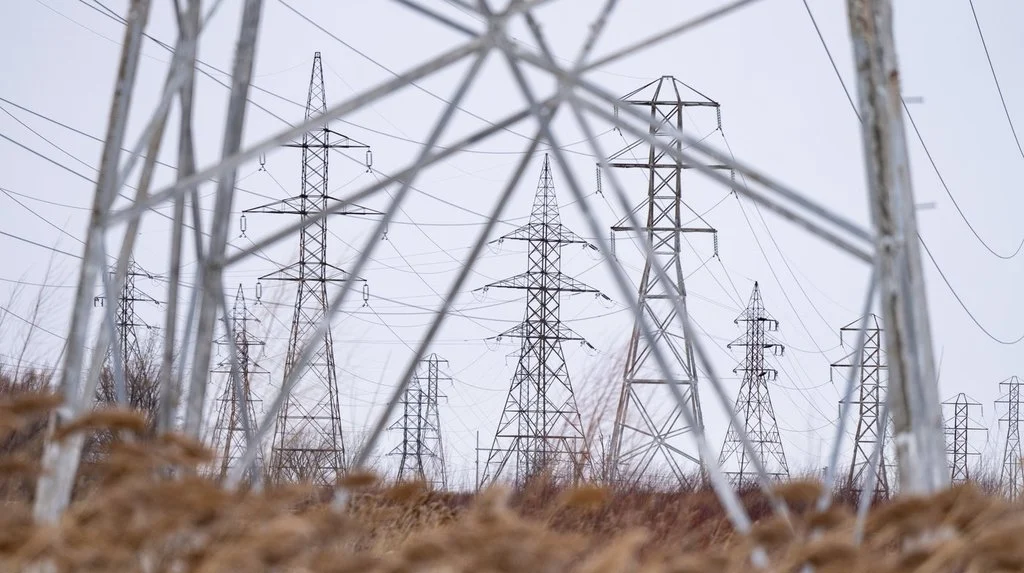 Widespread Power Outages Grip Central and Eastern Canada as Ferocious Winds Batter Regions