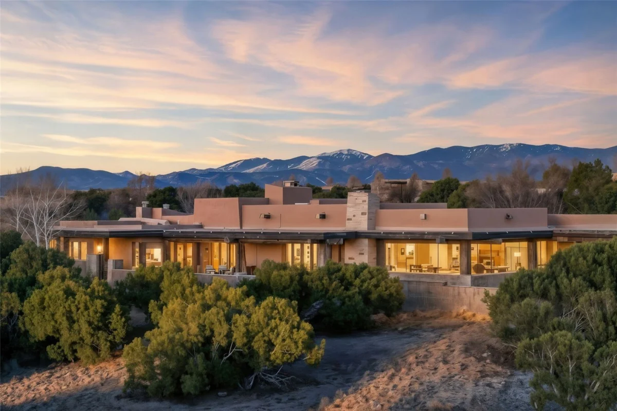 Architectural Marvel at 5 Penasco Circle: A $4.795 Million Las Campanas Estate Blends Contemporary Luxury with New Mexico Heritage