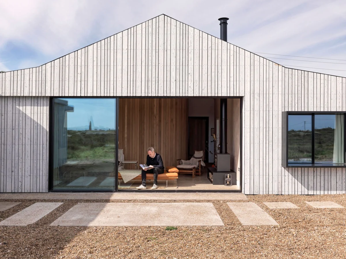 Westview Cottage: Hollaway Studio Transforms a 1940s Dungeness Dwelling into a Resilient Coastal Sanctuary