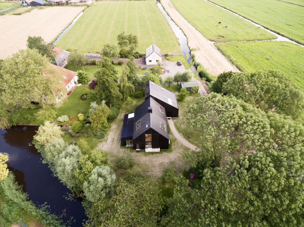Instead of Tearing Down Their ’70s Farmhouse, They Wrapped It in Black Cladding