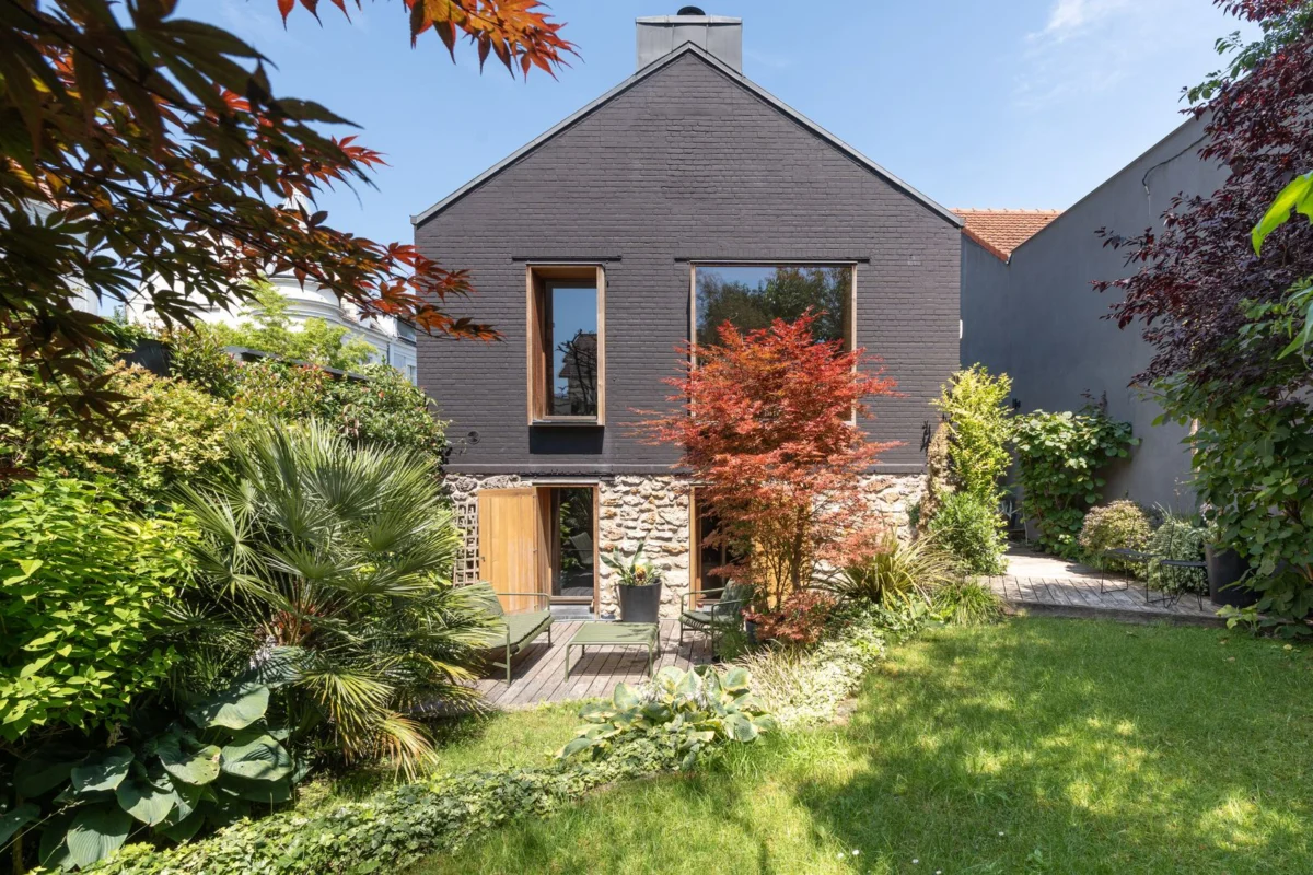 Modern Architectural Marvel in Bois-Colombes: A Renovated Worker’s House Commands €1.45 Million