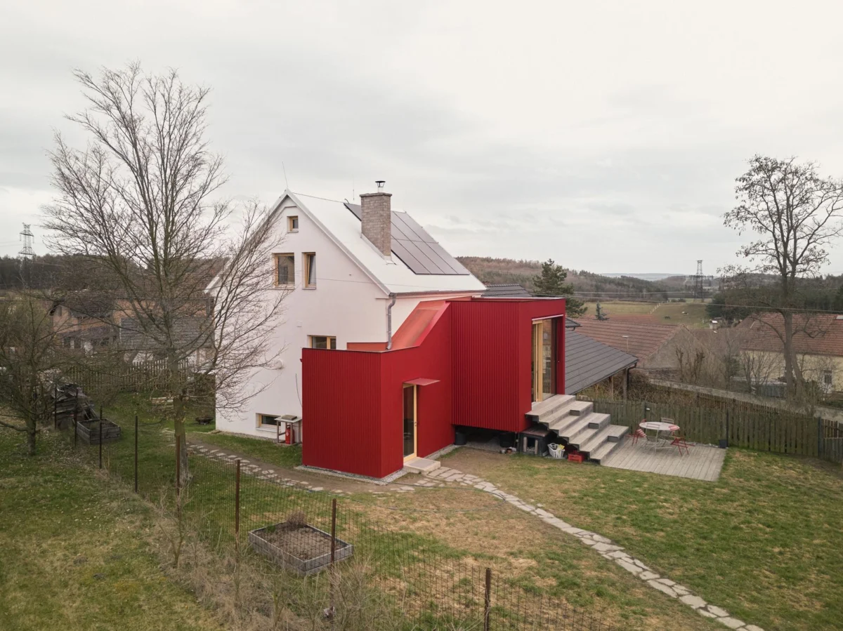 Creative Housing Solution Blossoms in Central Bohemia: A Family’s Journey of Renovation for Rent