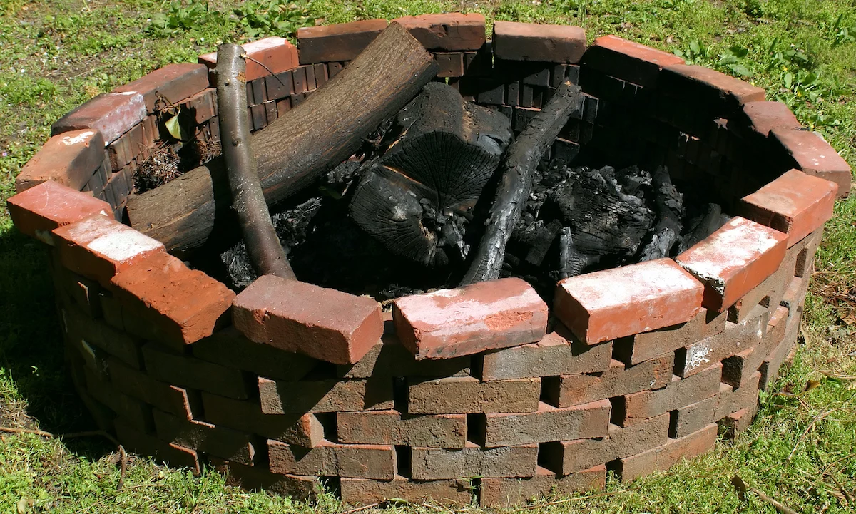 9 Creative DIY Fire Pit Ideas to Transform Your Backyard for the Fall Season