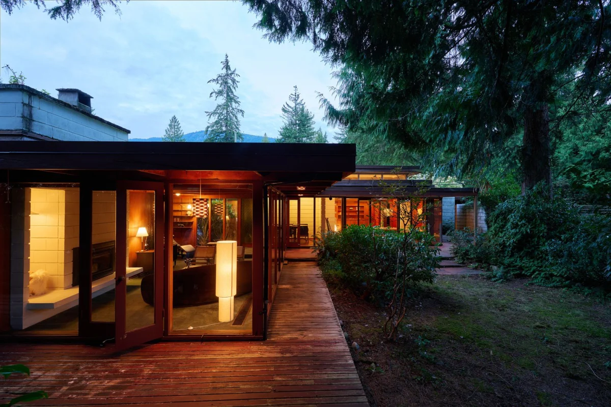 Fred Hollingsworth’s ‘Mahogany House,’ a West Coast Modernist Gem, Lists for $2.599 Million in North Vancouver